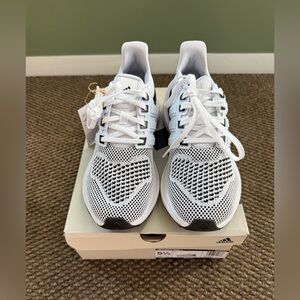 NWT and Box Adidas Kids Ubounce DNA Sneakers size 
5 1/2